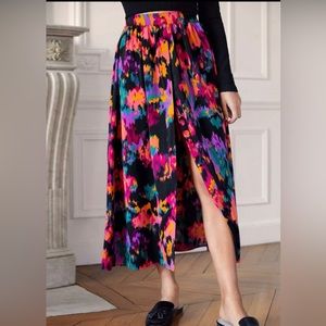 Never worn Maxi/midi skirt- size medium